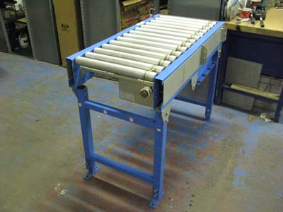 Powered roller conveyor